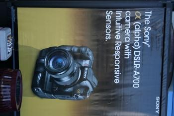 Illustration for article titled Sony A300 and A350 DSLRs Have Two-Way Tilting Live View